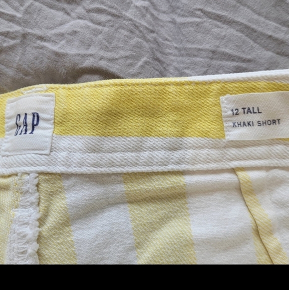 GAP womens size 12 tall, High Rise Yellow stripe short - Picture 3 of 11
